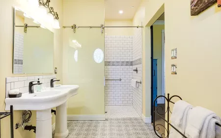 Petite Paris bathroom